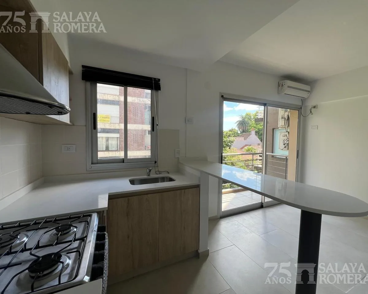 Refurbished one-bedroom apartment in Olivos with balcony