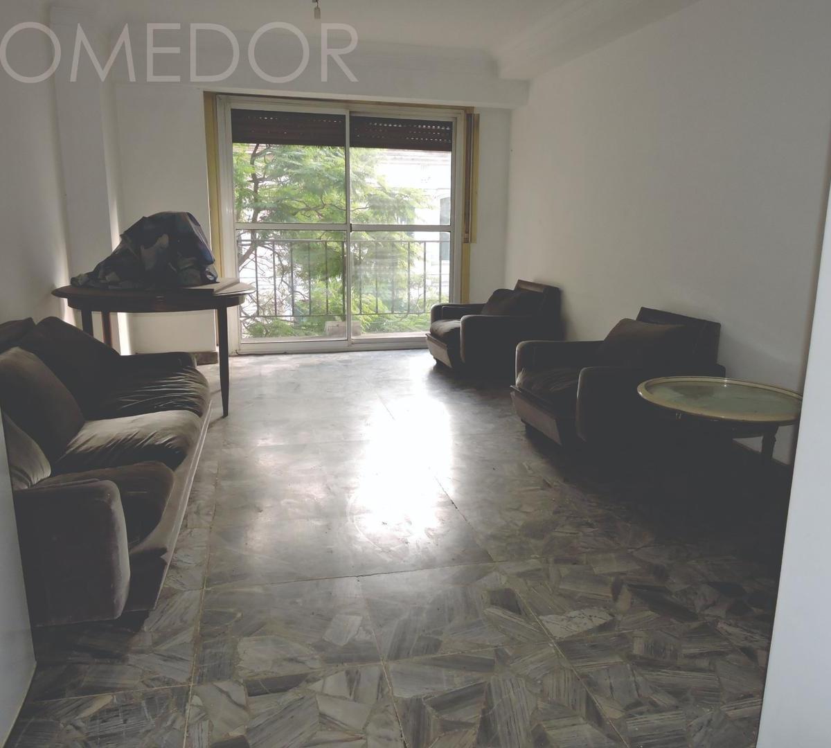 Трёхкомнатная квартира с 3 спальнями и внутренним двориком в Villa Crespo