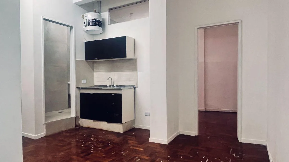 Apartamento de três ambientes de frente em Balvanera