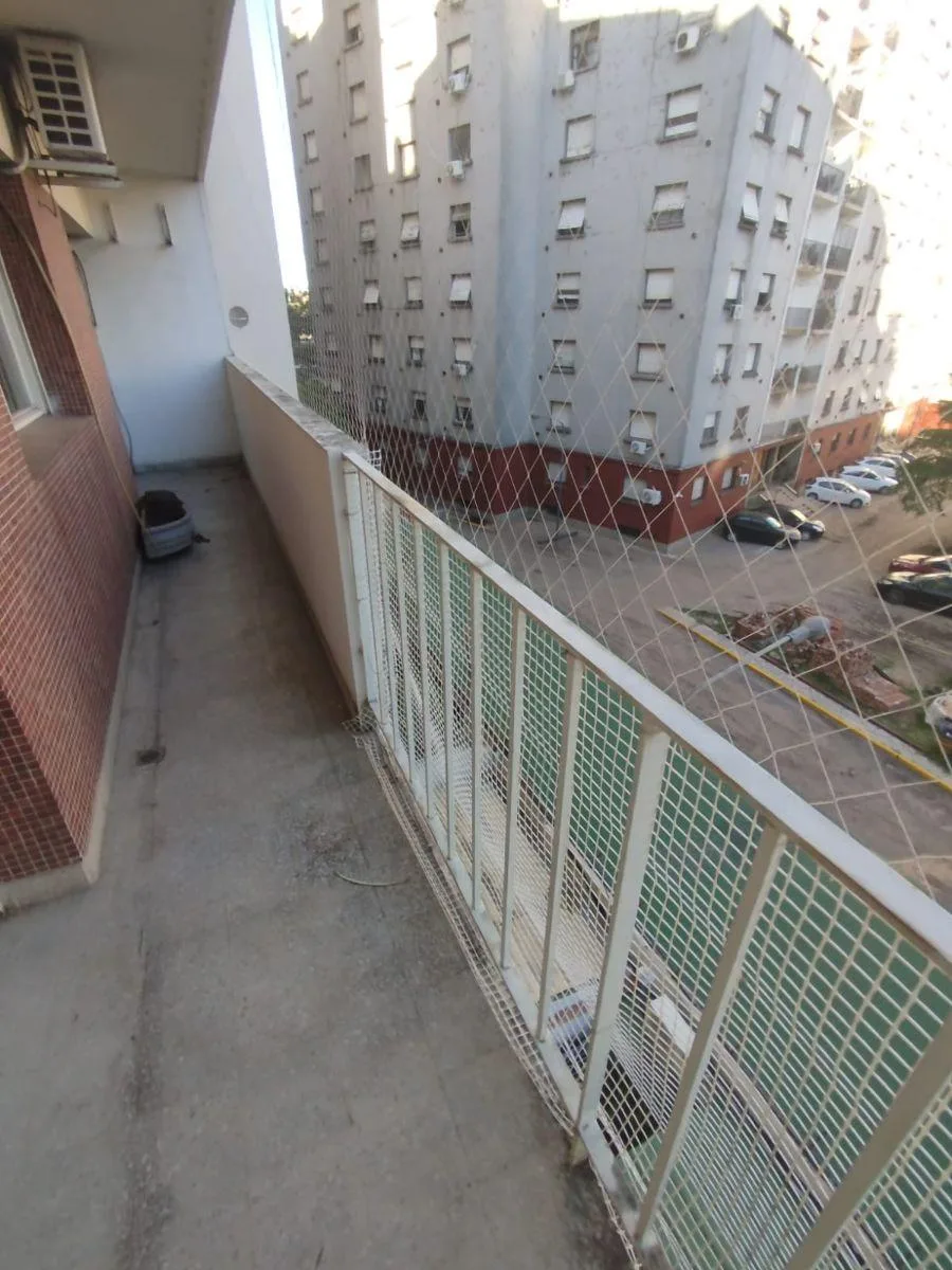 Contrafrente, balcón 8 m², 2 dormitorios