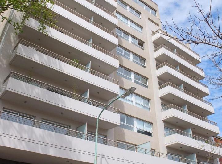 Kitnet com varanda em Palermo, frente ao Distrito Arcos