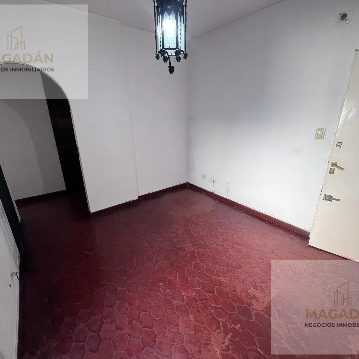Alquiler - Departamento de Dos Ambientes con Cochera en Ramos Mejía