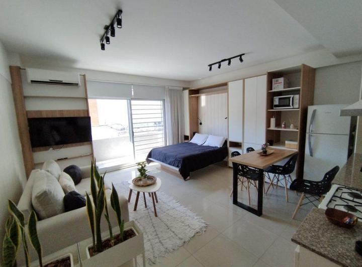 Monoambiente amoblado con balcón en Parque Chacabuco