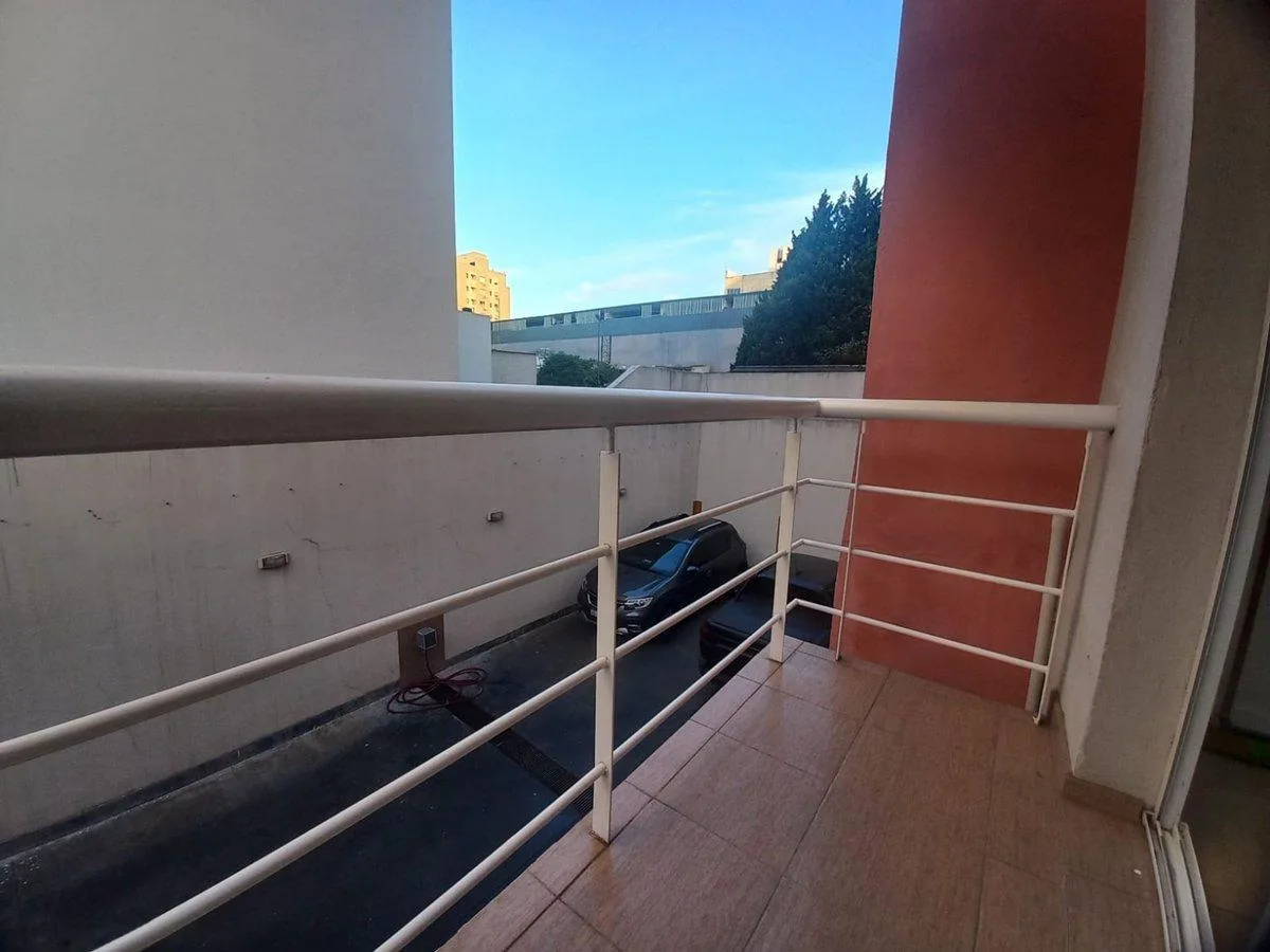Apartamento de dois ambientes com varanda em Tres de Febrero