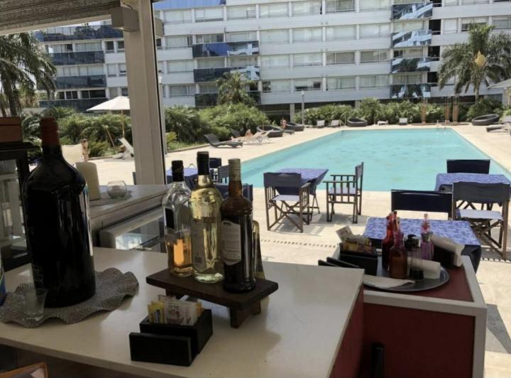 Kitnet em Puerto Madero com varanda e vaga de garagem