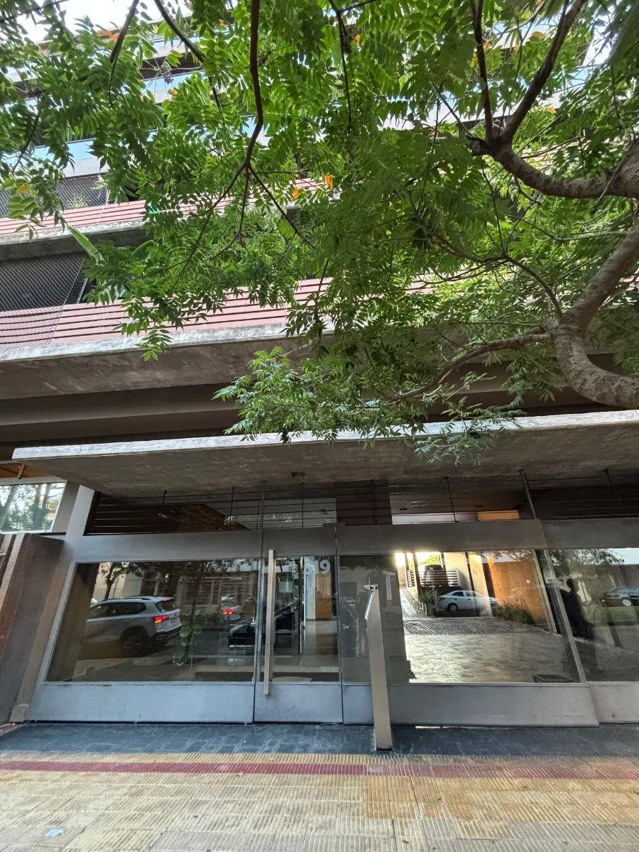 Apartamento de 2 dormitórios com varanda de fundos em La Plata