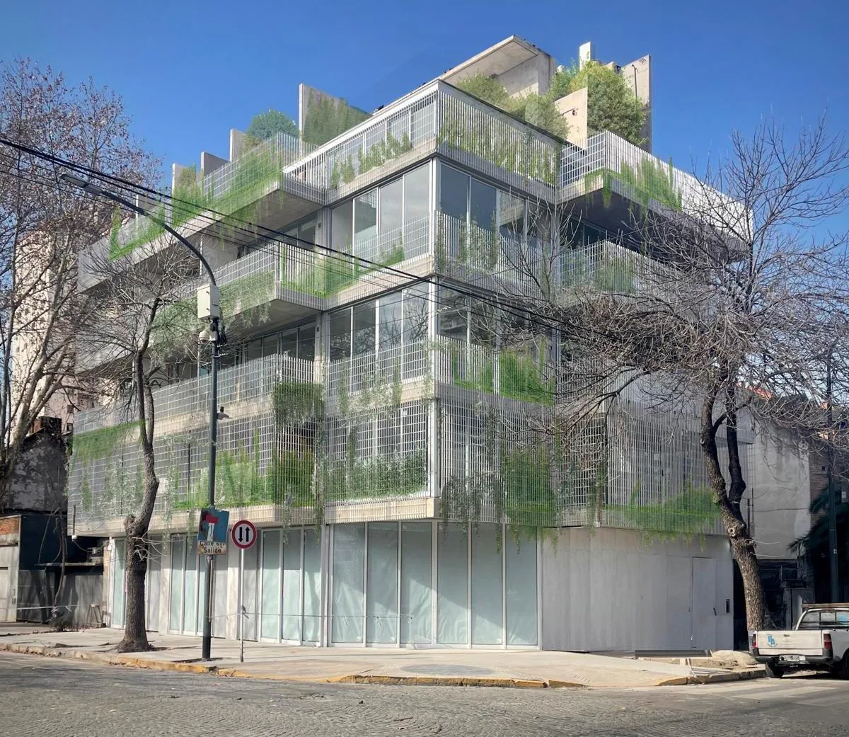 Brand new studio apartment with balcony garden in Núñez