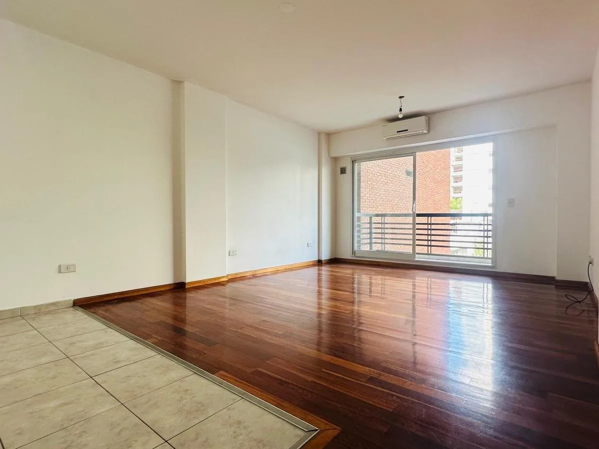 Two-room half-floor apartment in Villa Urquiza