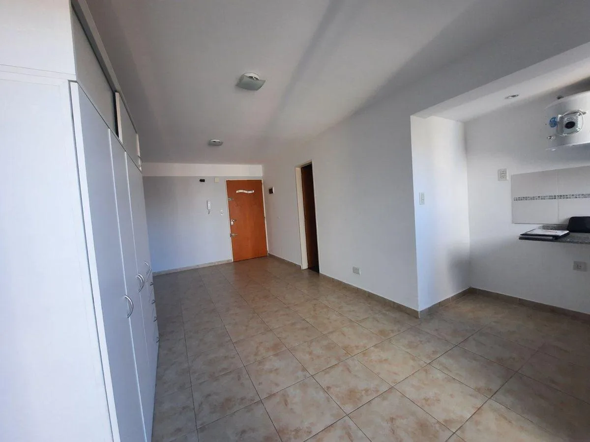 Kitnet de um ambiente com varanda em El Palomar (Morón)