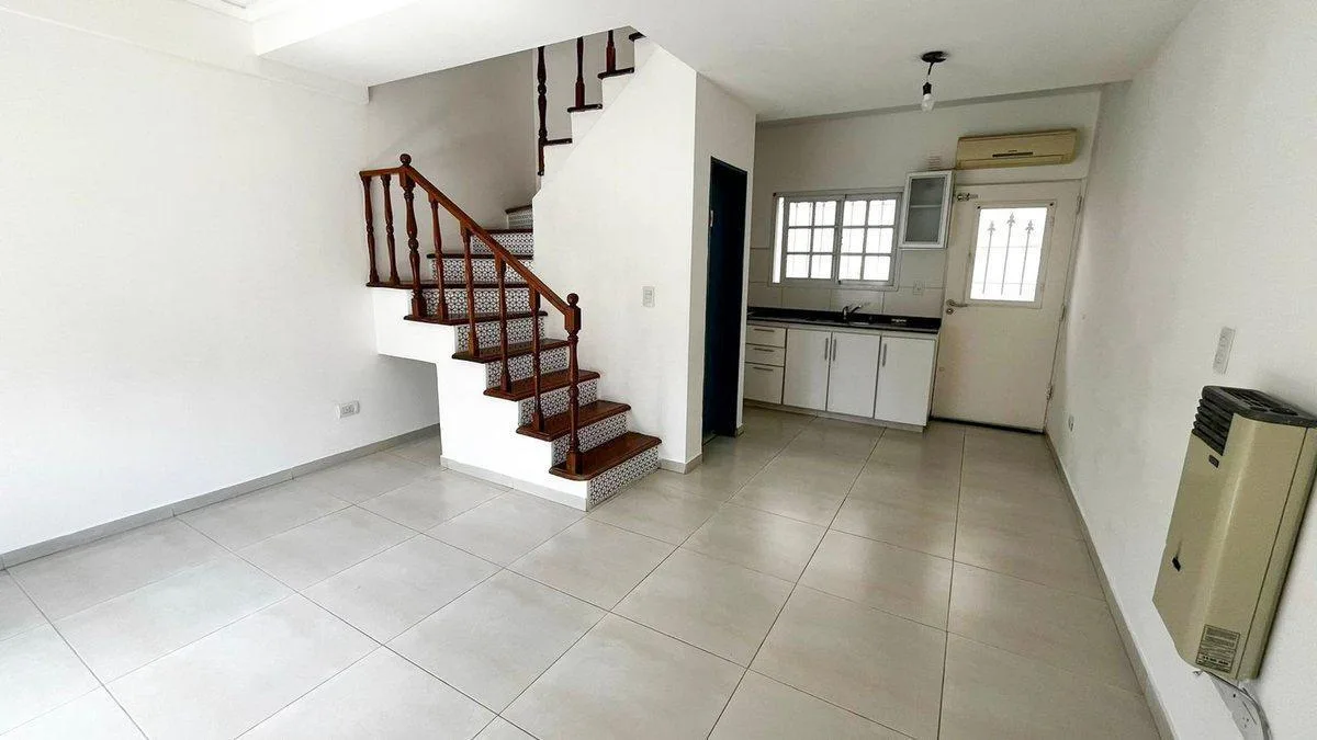 Duplex de 3 ambientes en Ramos Mejía con patio