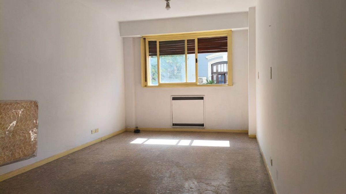 Spacious studio apartment with low building fees in Barracas
