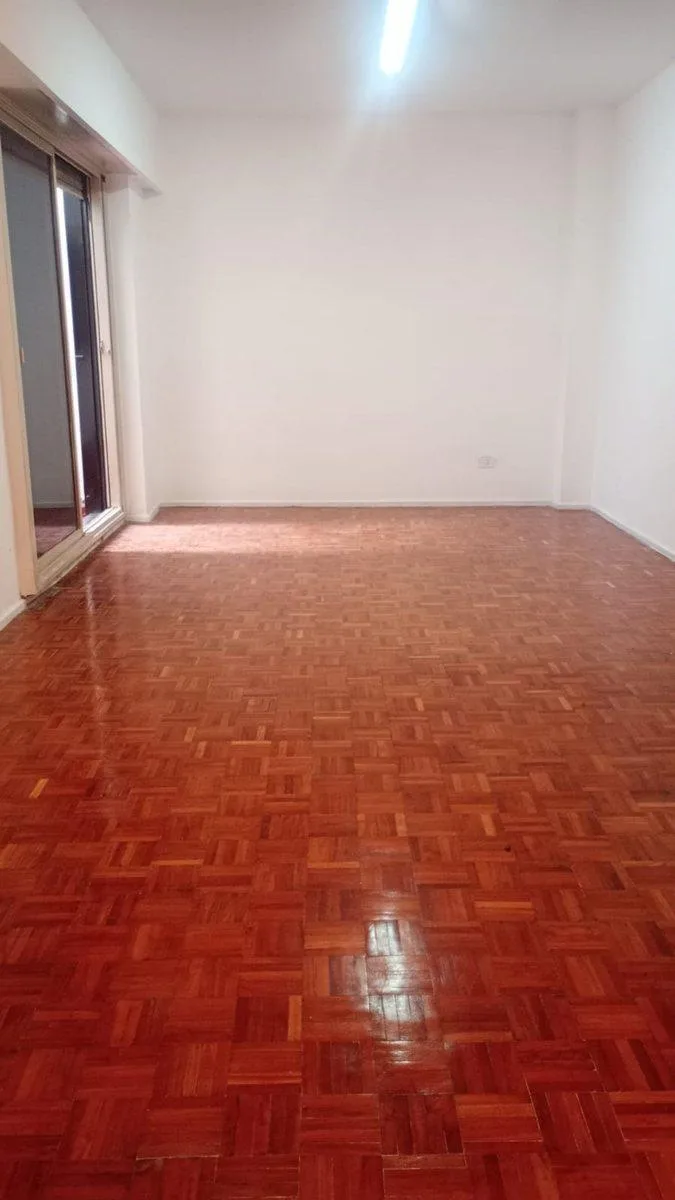 Kitnet com pátio no centro de San Nicolás