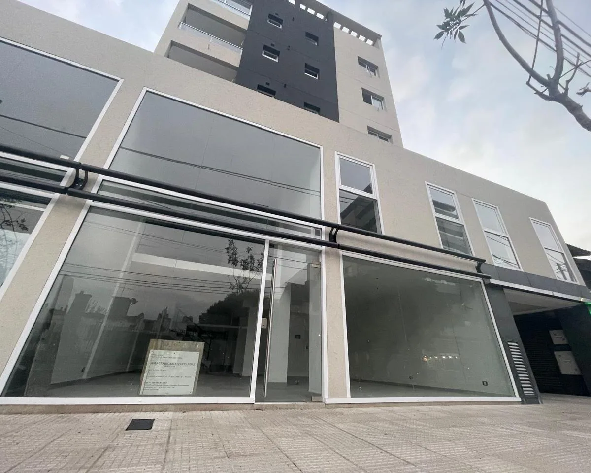 Two-storey commercial space in Ituzaingó Norte