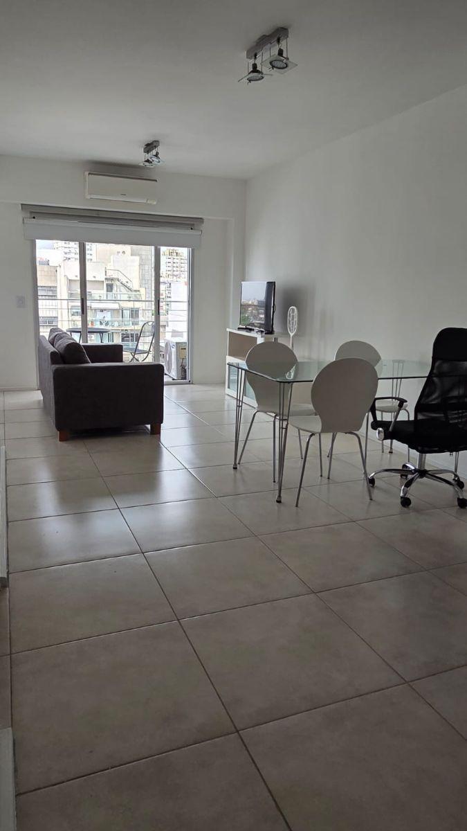 Apartamento de dois ambientes com vaga fixa em Monte Castro
