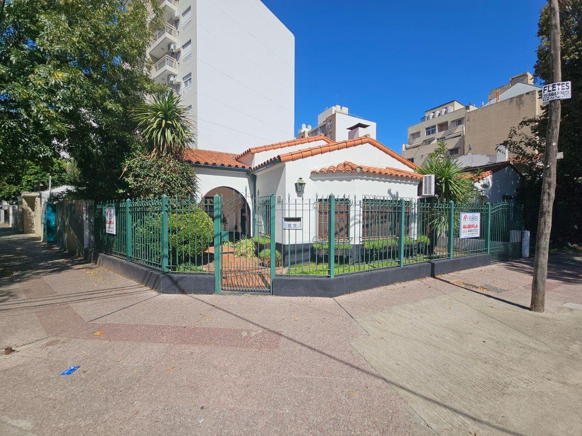 Chalet de 4 ambientes con 3 dormitorios en Morón, a 1 cuadra de la estación de Haedo