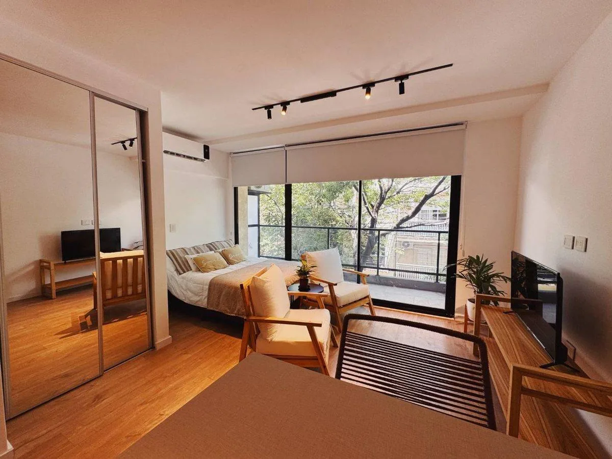 Monoambiente amoblado con balcón en Belgrano