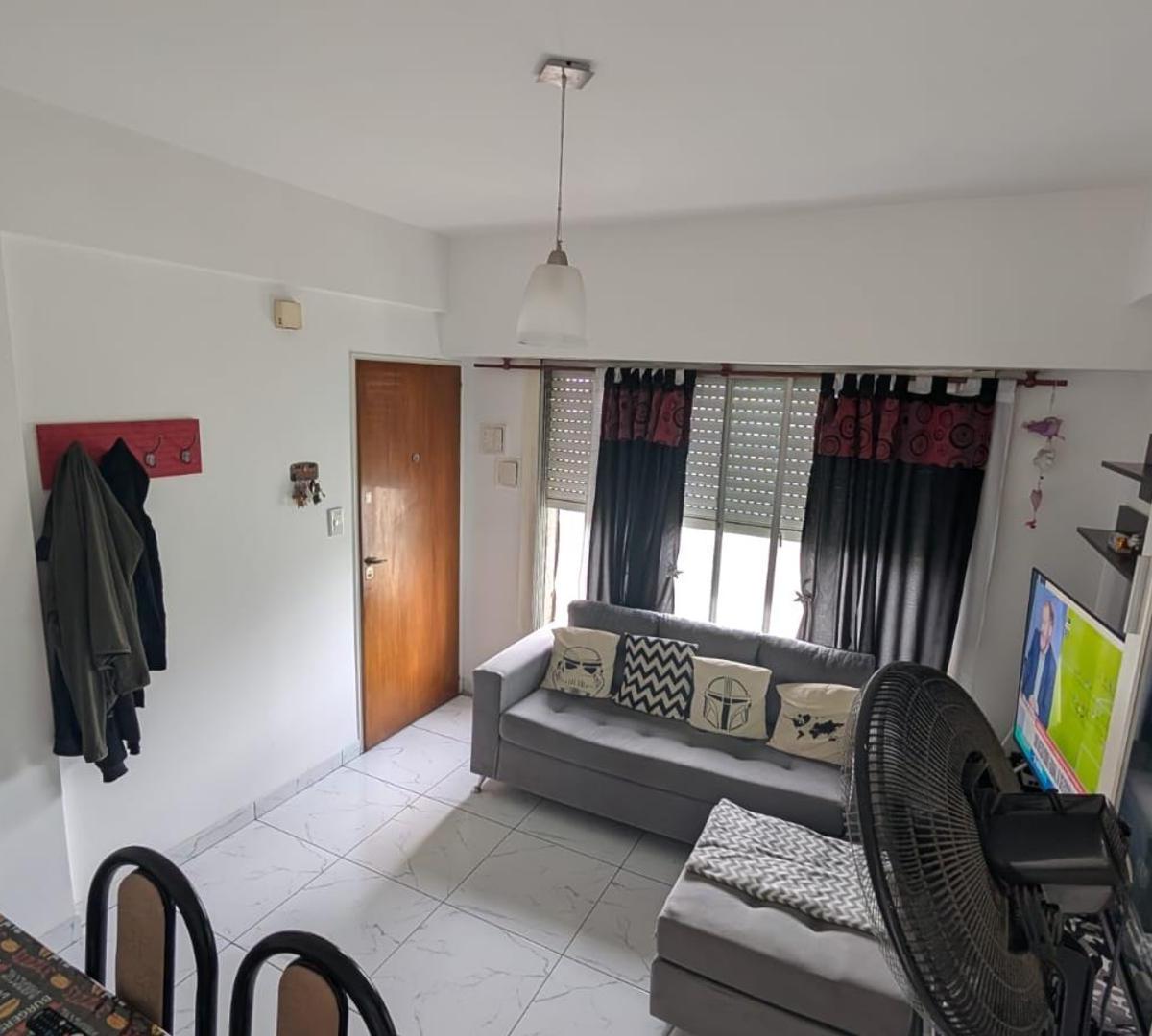 Departamento de 3 ambientes reciclado en Lanús