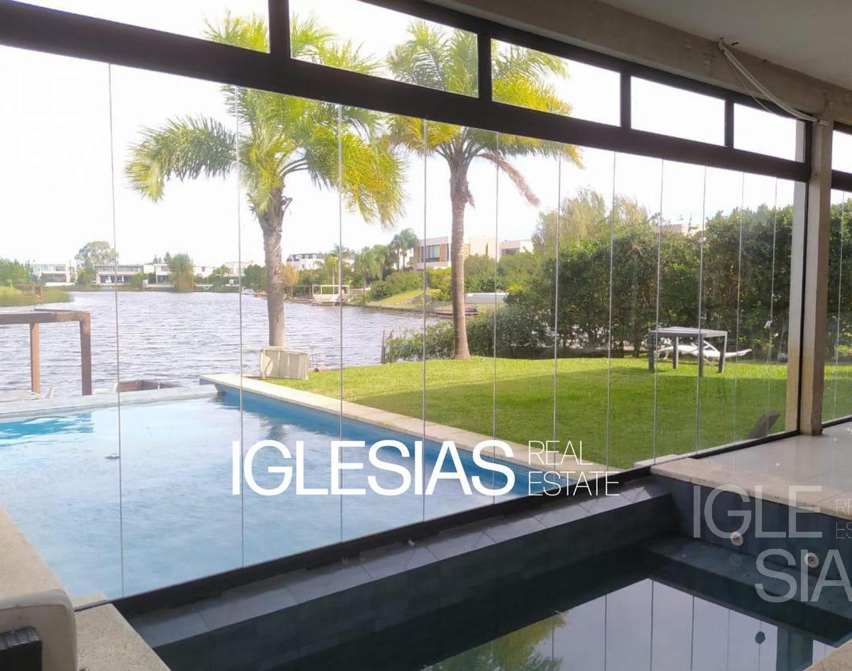 Four-bedroom house on a lake lot in Los Alisos, Nordelta