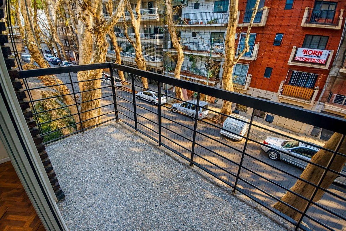 Two-room apartment with balcony in Palermo