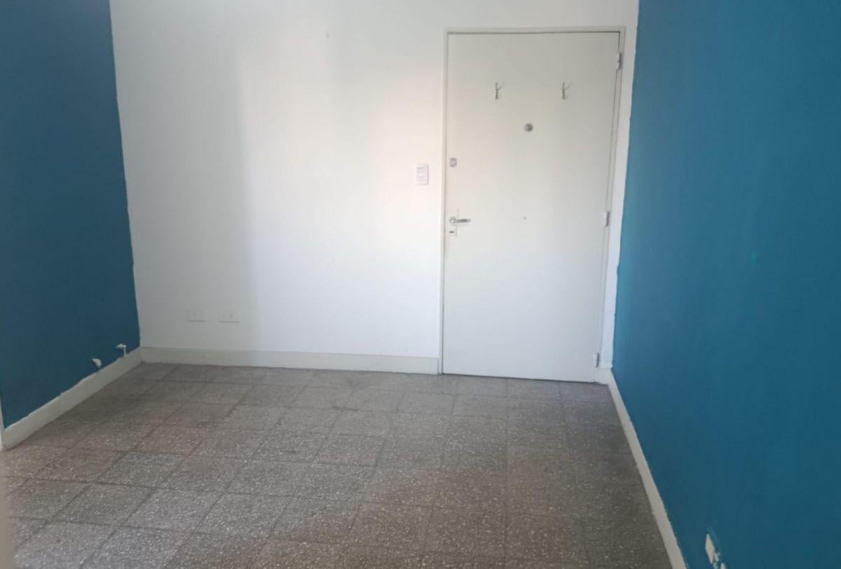 Two-room apartment in Liniers