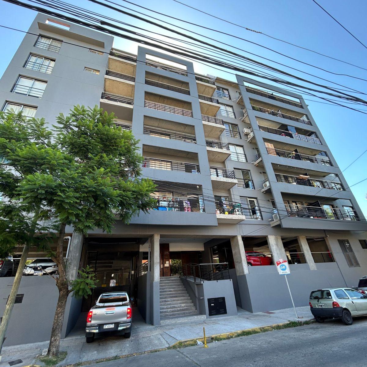 Two-room apartment with balcony in Tigre Centro