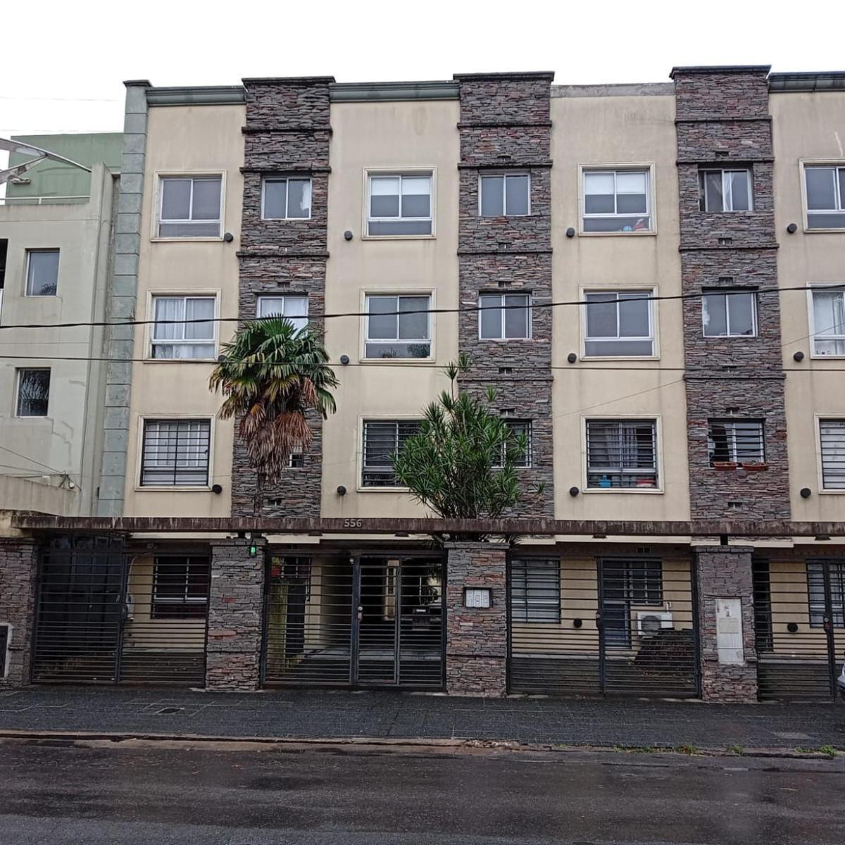 Two-room apartment with parking in Lomas de Zamora