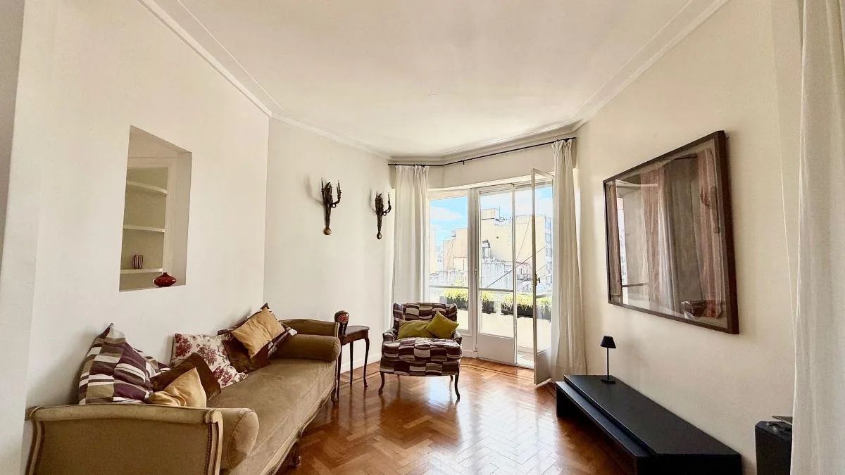 Baccello I Alquiler con Muebles de Tres Ambientes en Icónico Edificio de Buenos Aires