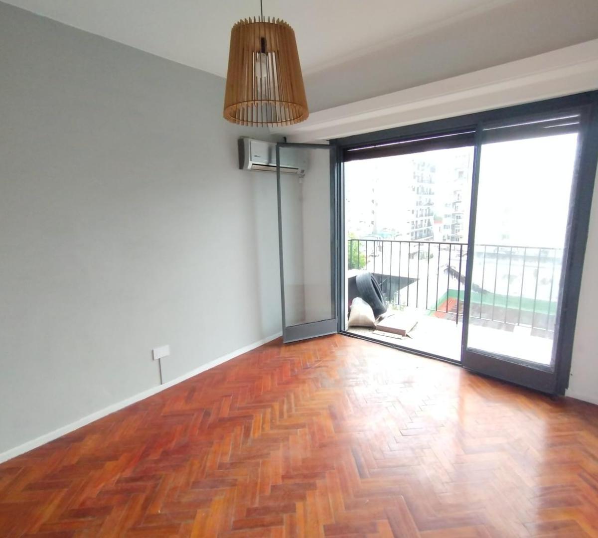 Departamento de 2 ambientes con balcón al frente apto profesional en Villa Crespo