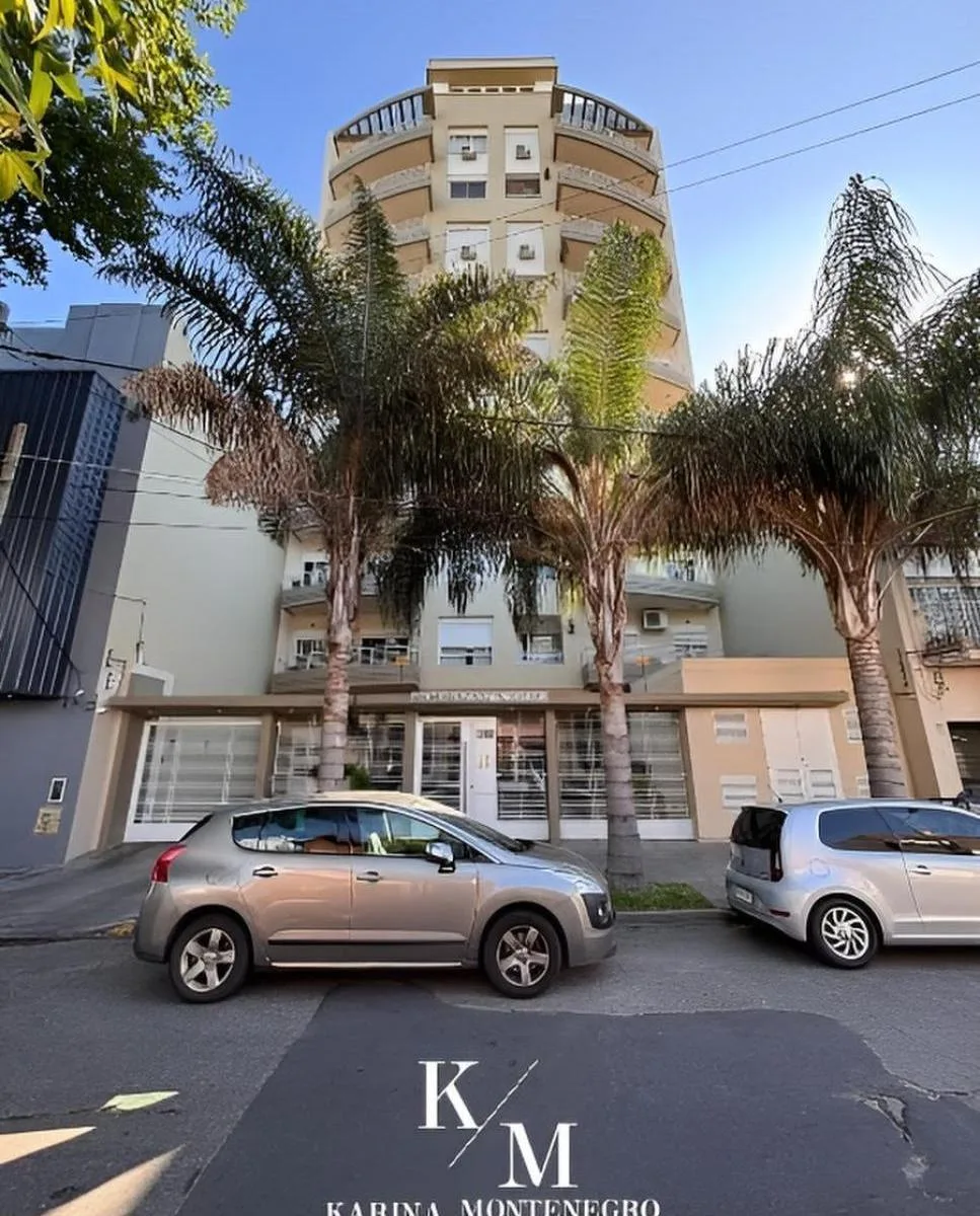 Departamento de 3 ambientes al frente con cochera en General San Martín
