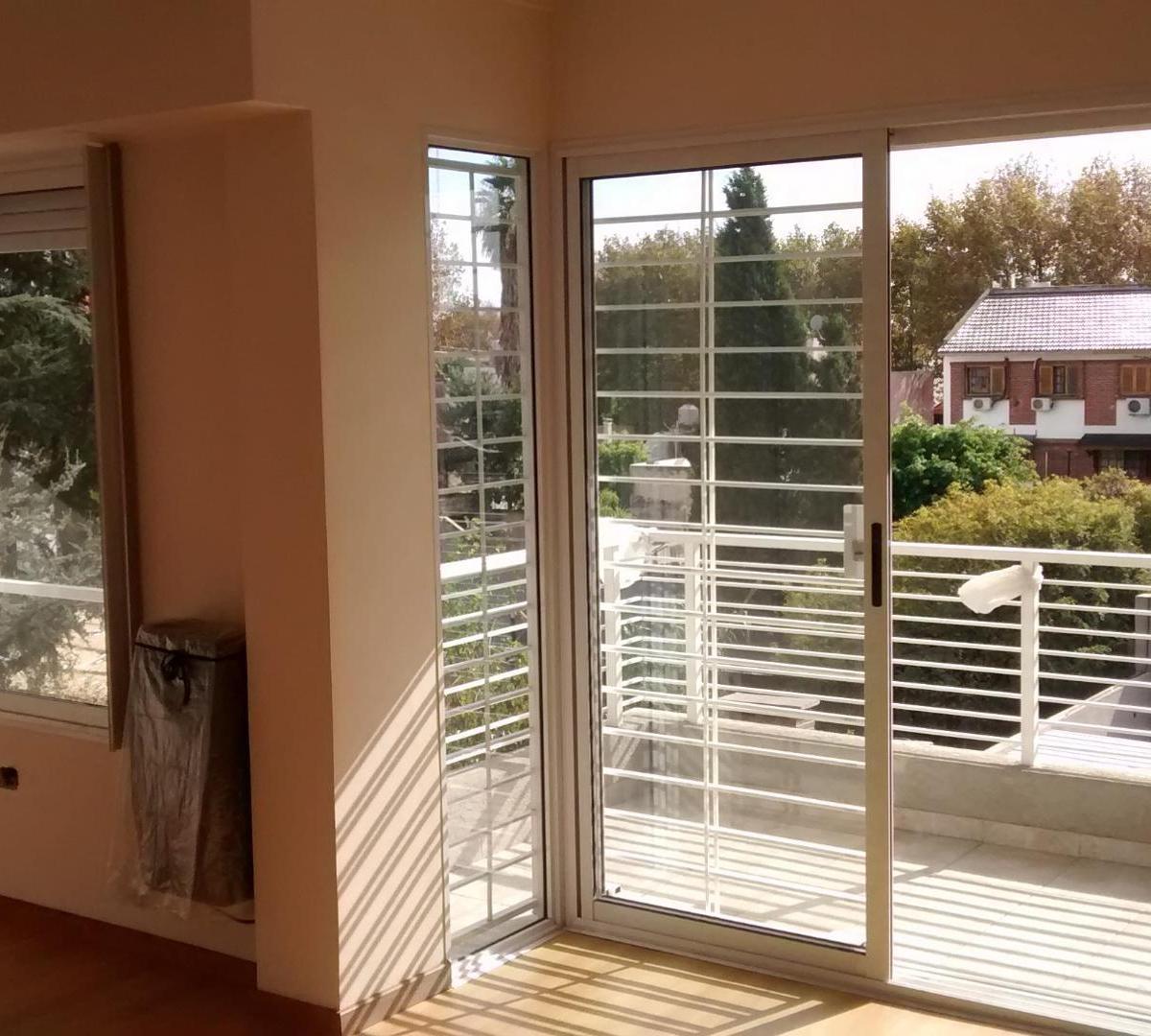 Квартира-студия с половиной комнаты в Lanús Oeste