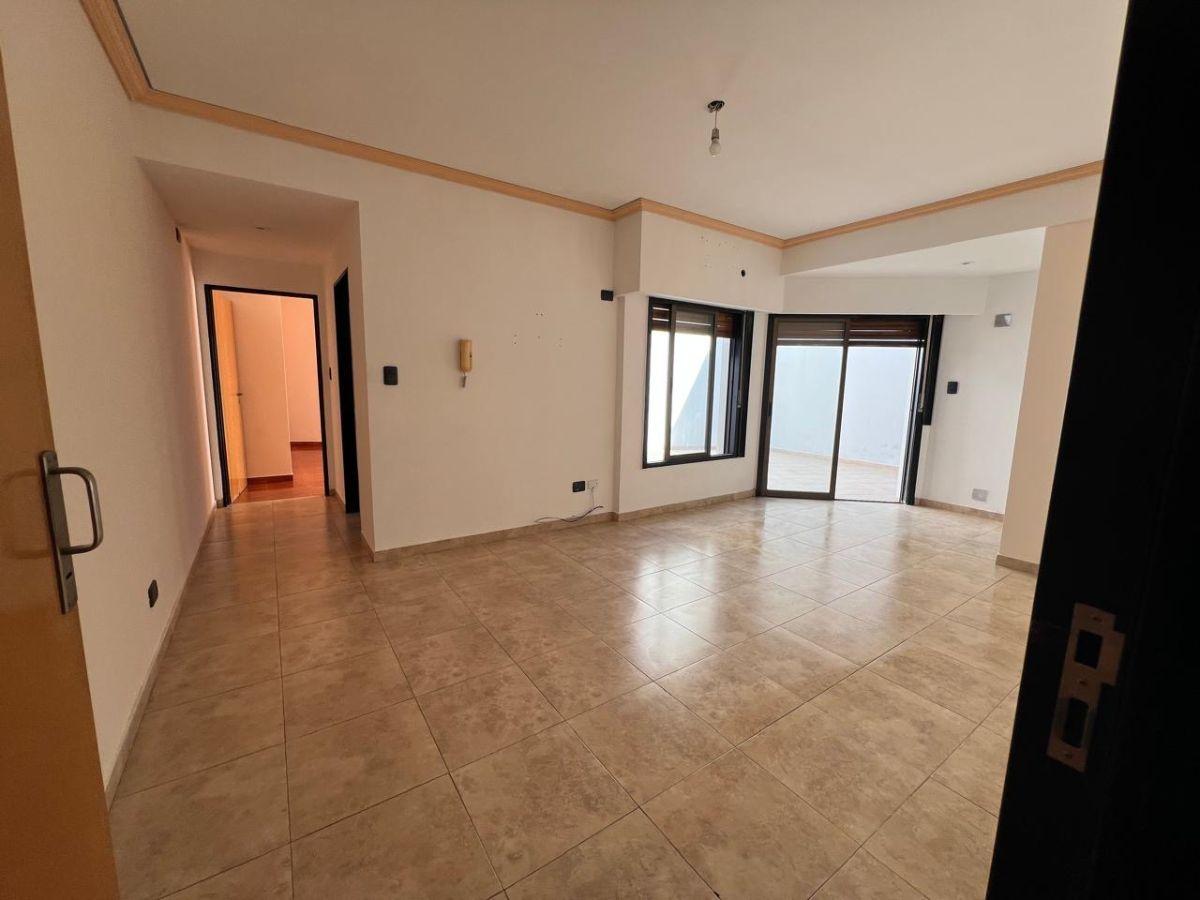 PH de 2 ambientes con patio en Parque Avellaneda