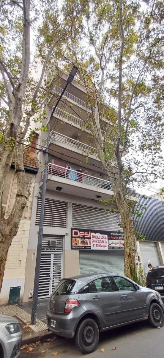 Apartamento de 2 ambientes com varanda em Flores