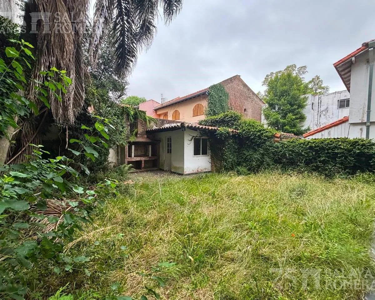PH de três dormitórios com jardim em Olivos