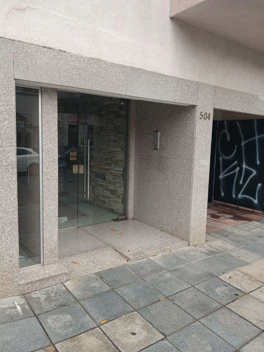 Departamento de 2 ambientes con cochera en Morón