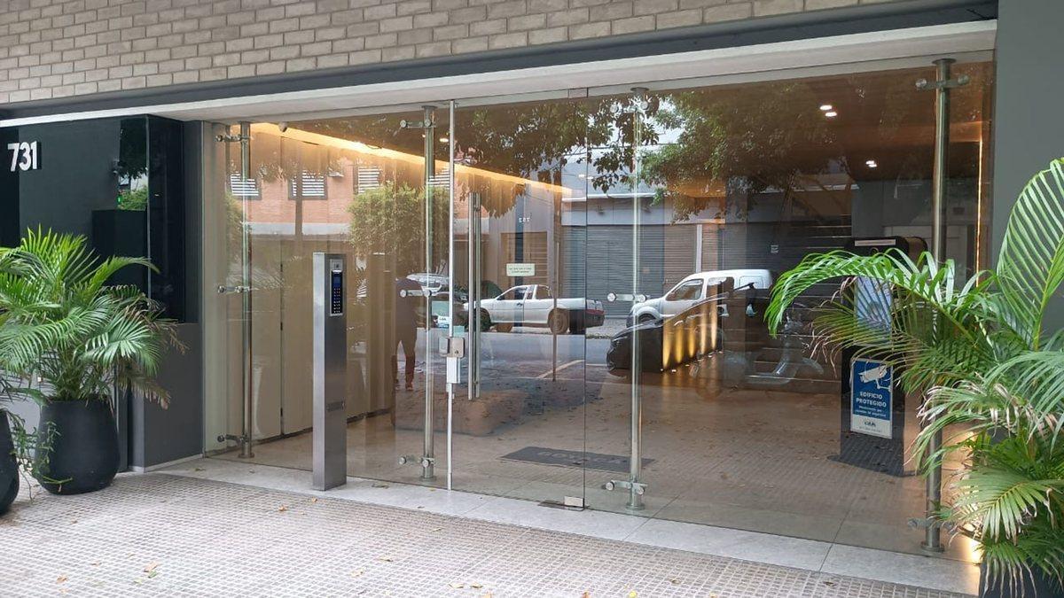 Квартира-студия новая с балконом в Flores