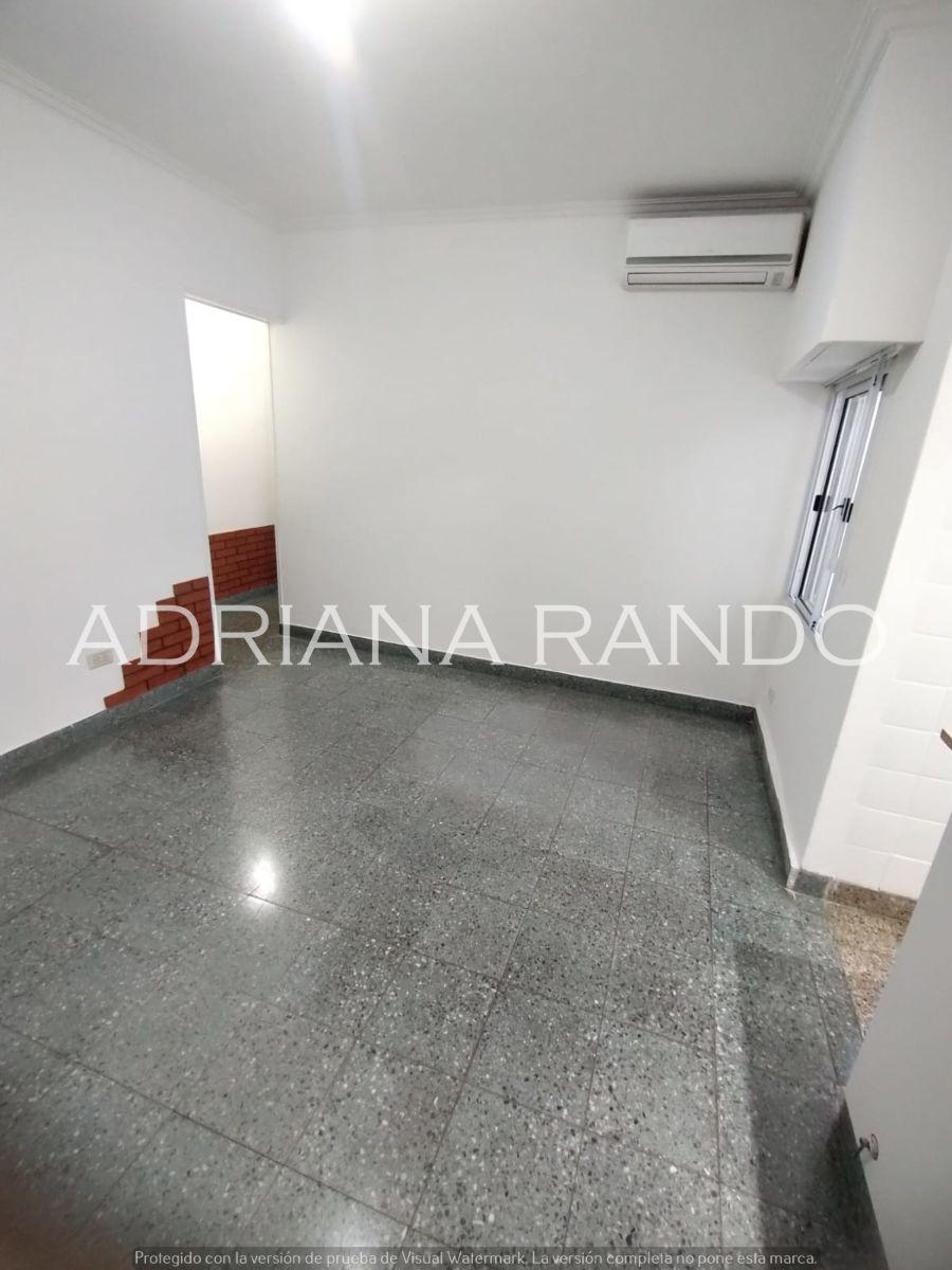 Departamento de 2 ambientes lateral en Flores