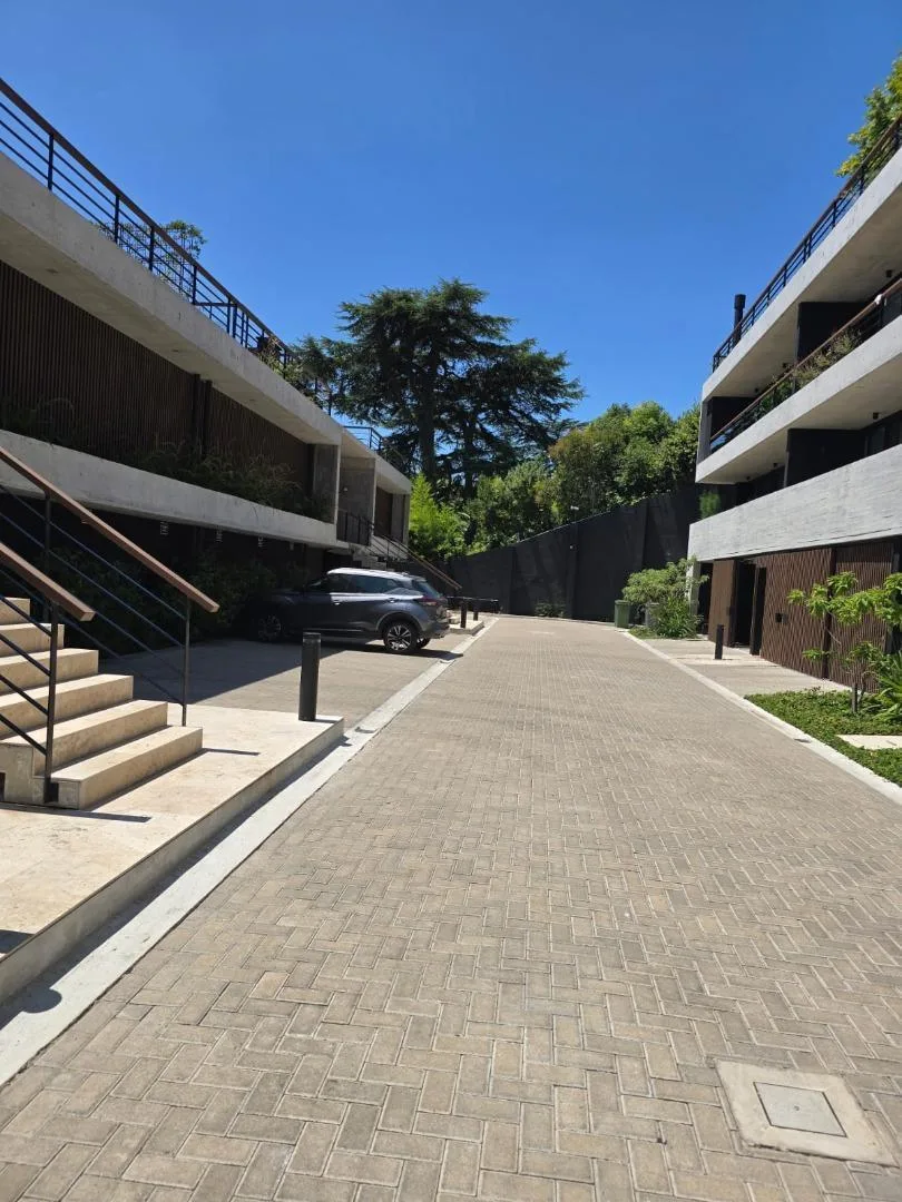 Four-room apartment (penthouse duplex) in Punta Chica