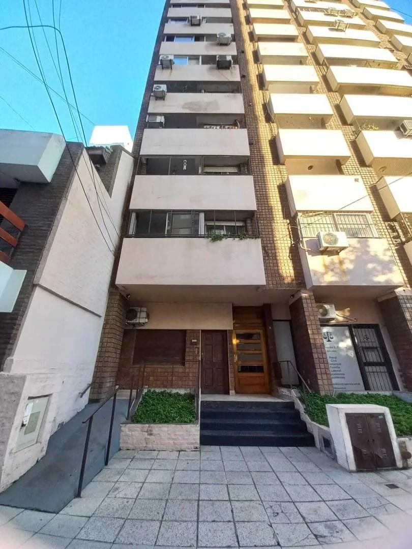 One-bedroom half-floor apartment in Avellaneda