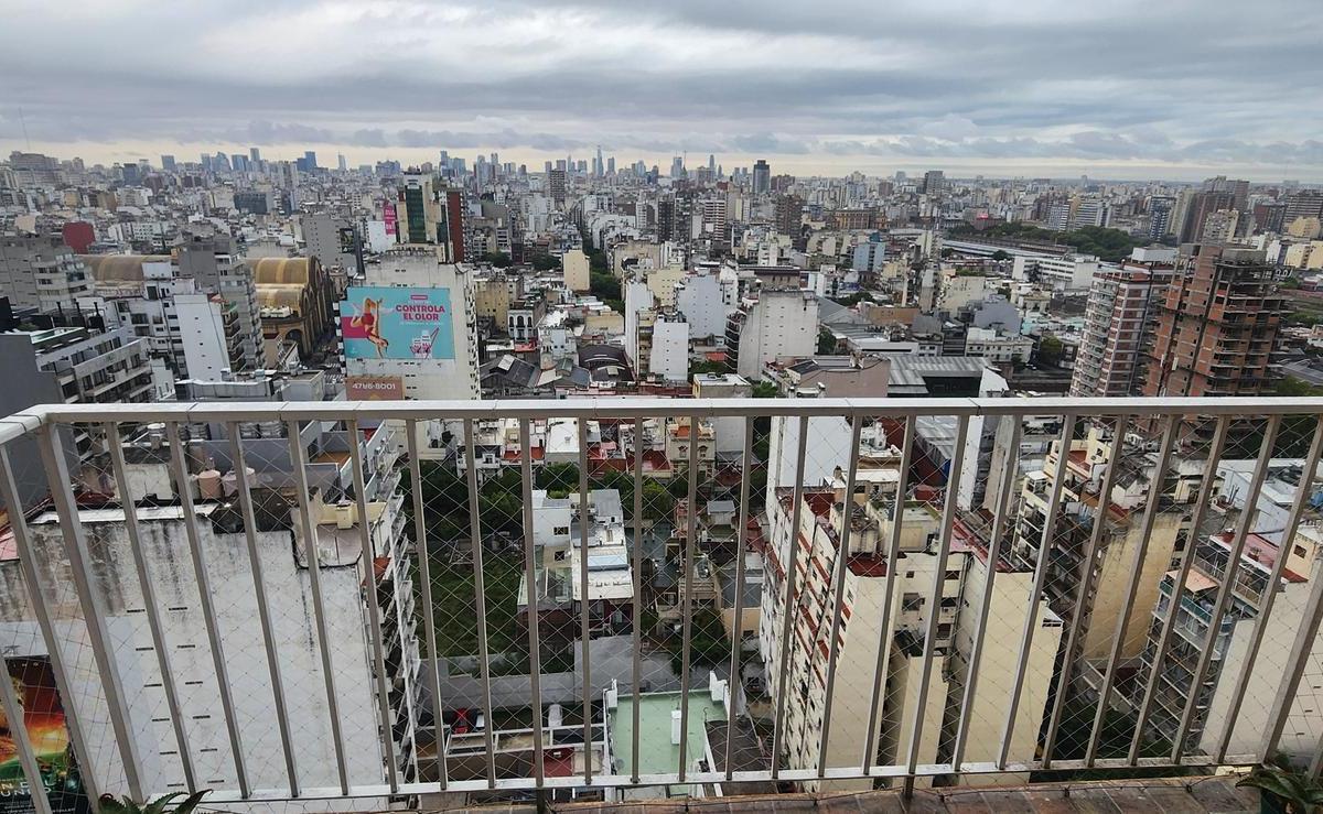 Apartamento de três ambientes com varanda e vista no Almagro