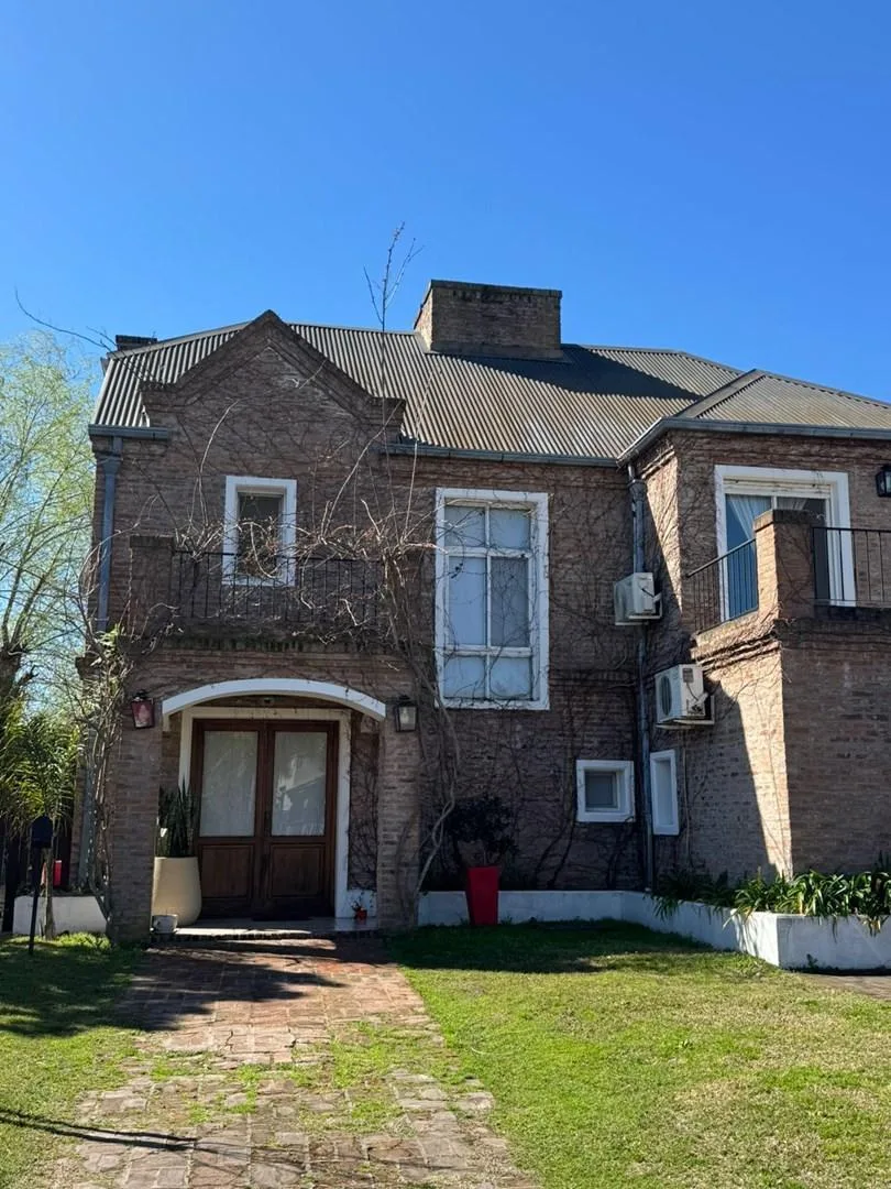 Four-bedroom house in Santa Bárbara, Tigre