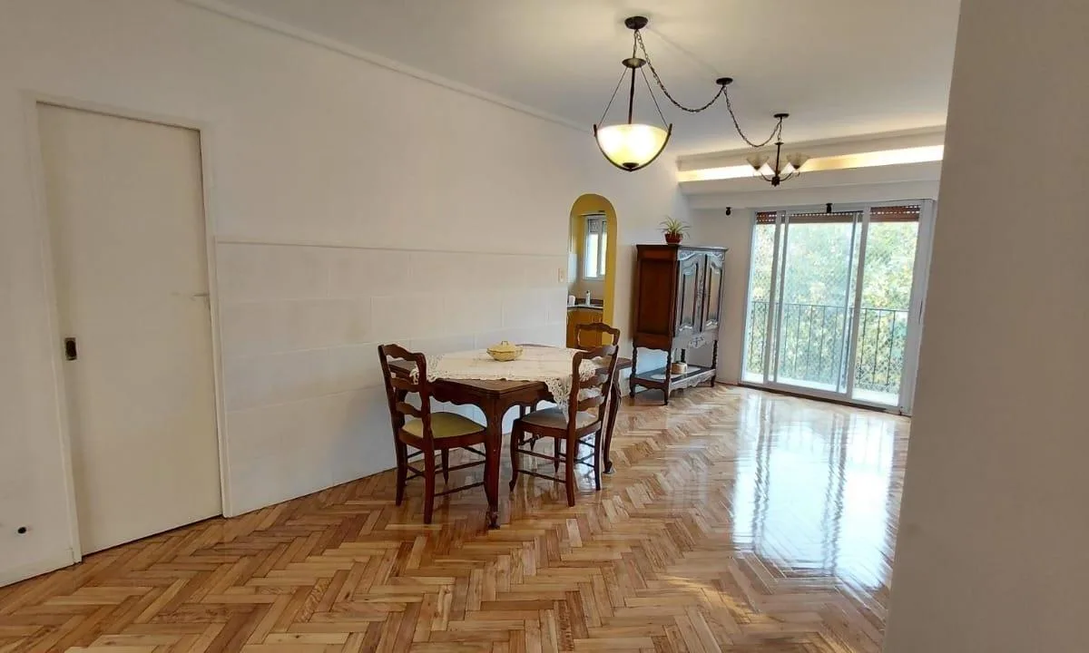 Departamento de 3 ambientes con balcón en Vicente López