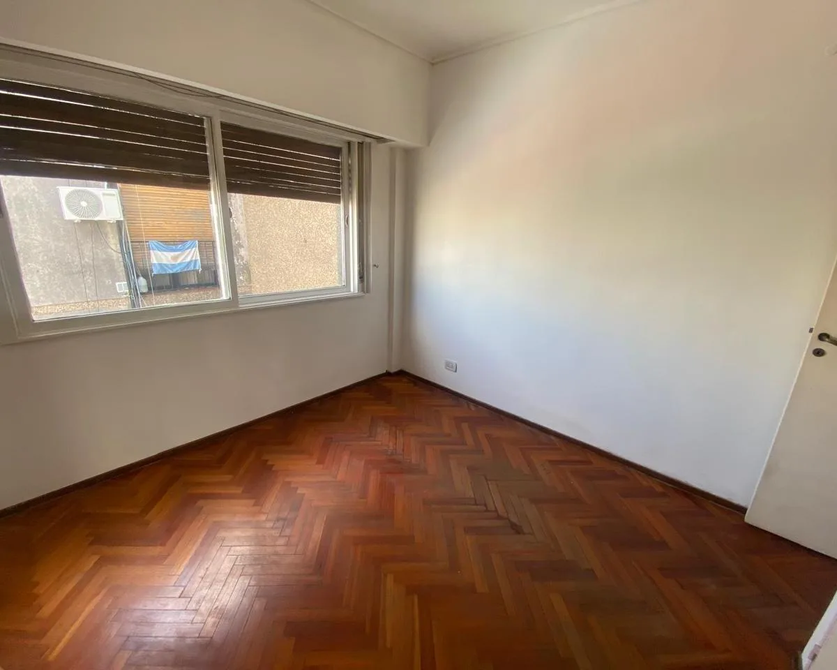 Departamento de 3 ambientes al frente en Lomas de Zamora Oeste