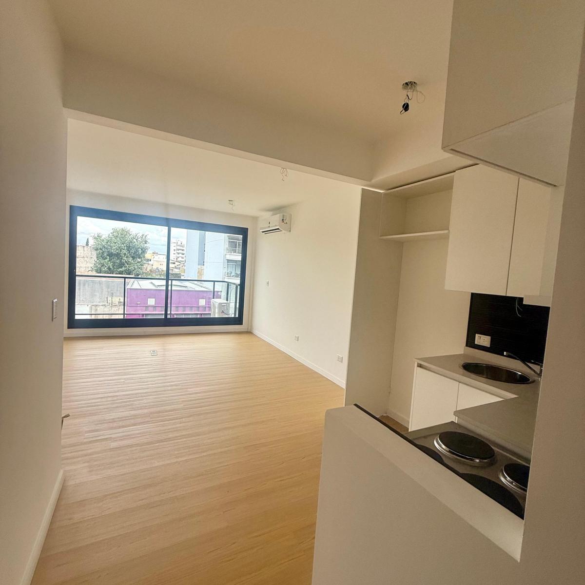 Kitnet de 1 ambiente e meio divisível (quarto separado) novo em Chacarita