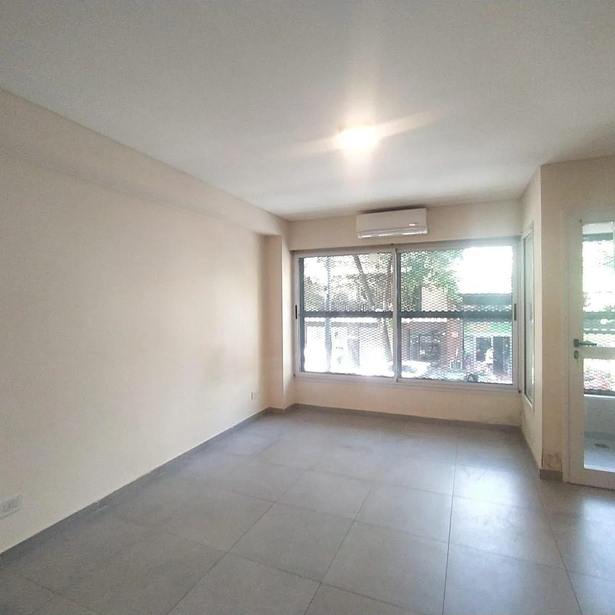 Kitnet de frente para a rua em Chacarita