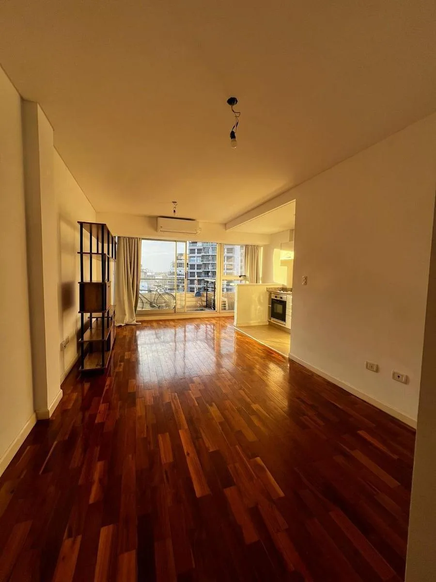 Monoambiente en La Paternal con balcón