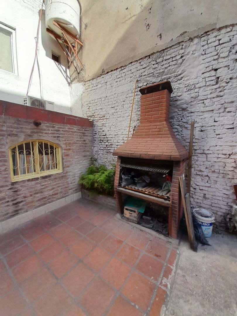 Four-bedroom ground-floor or upper PH with rear courtyard and grill in San Cristóbal