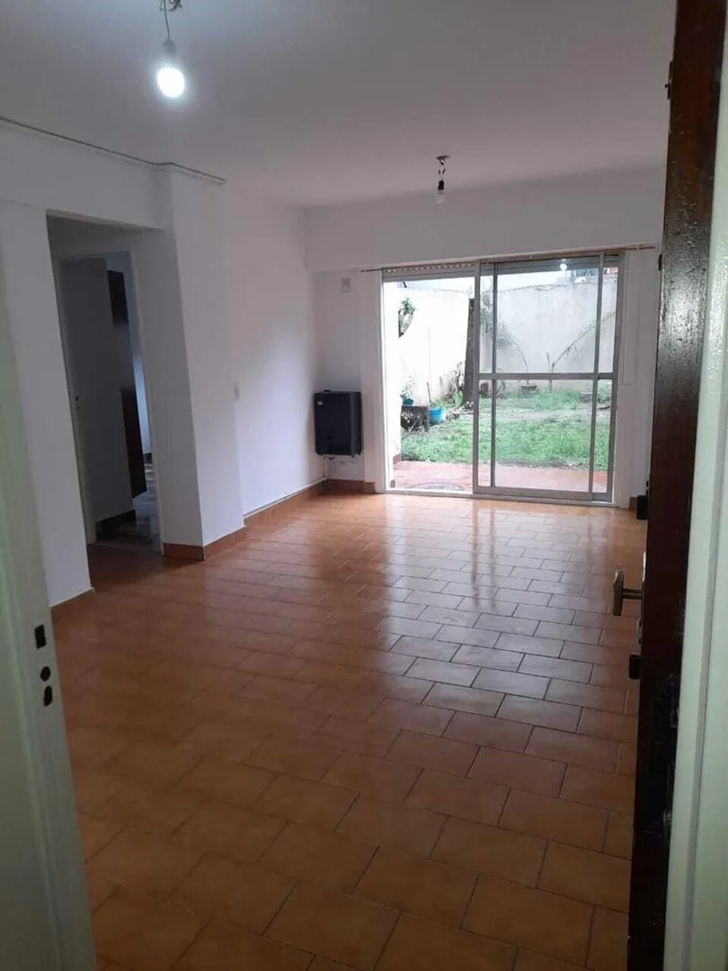 Ground-floor one-bedroom apartment with private garden in Victoria, San Fernando