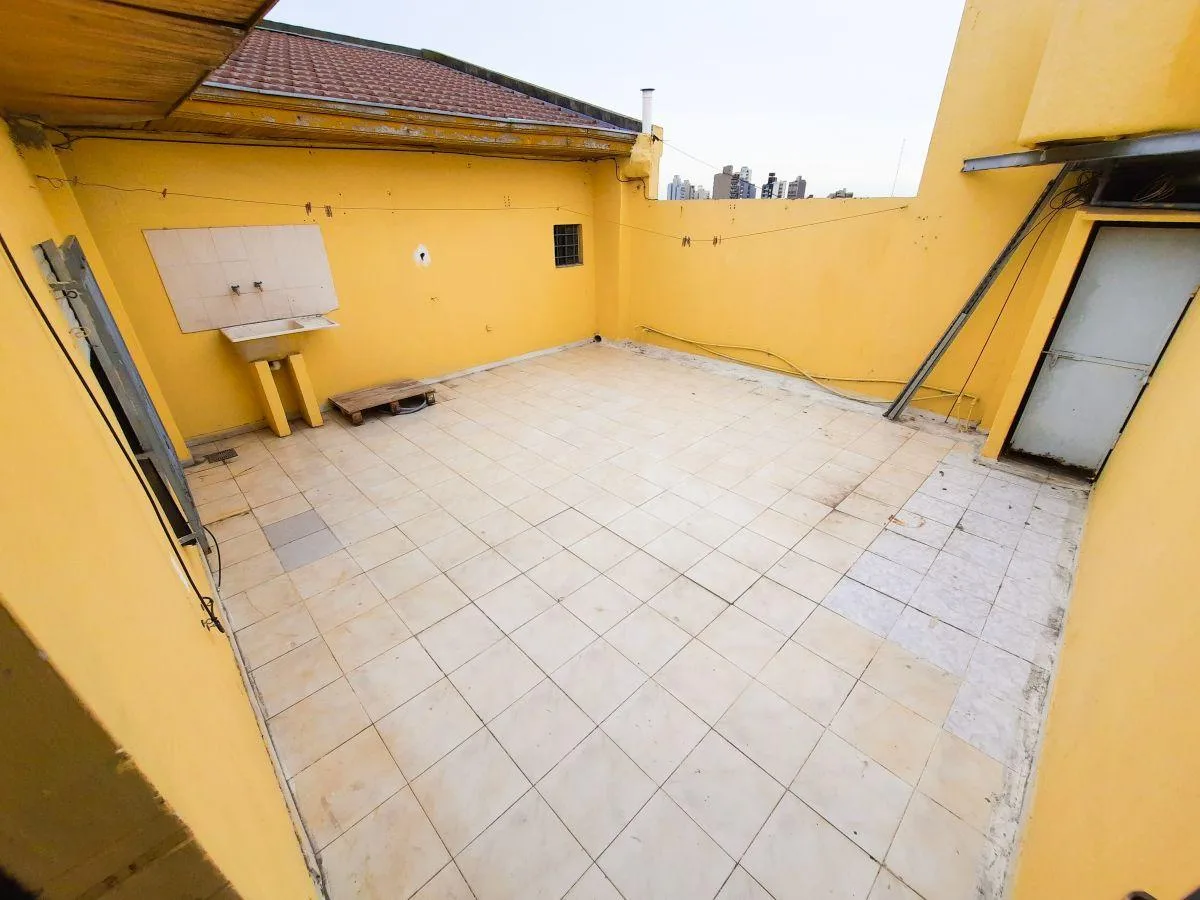 Apartamento de 2 quartos com pátio amplo em Lanús Centro