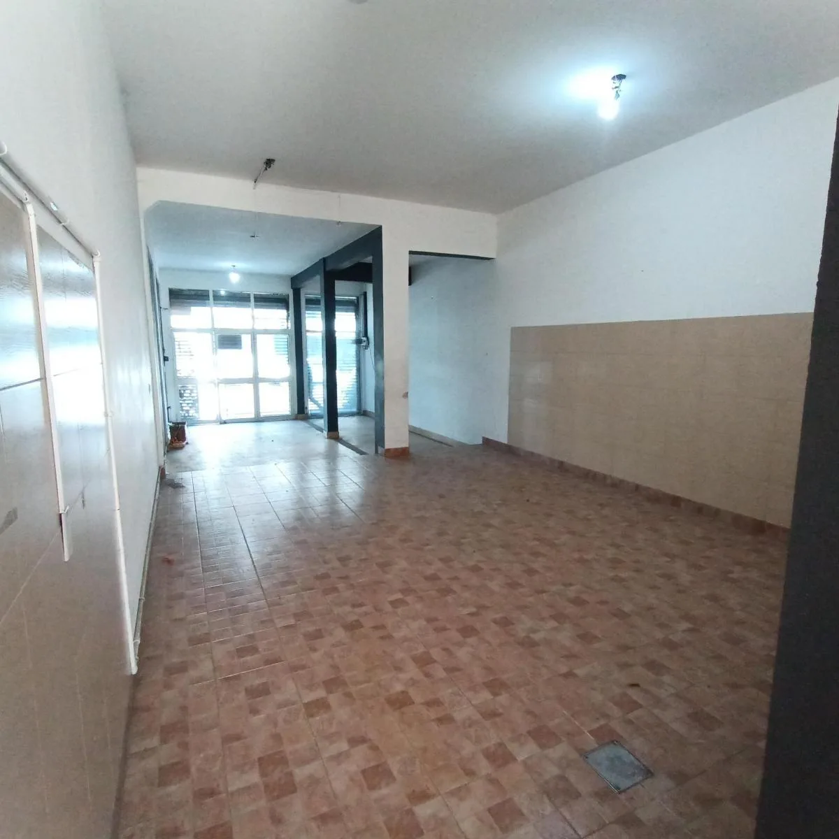 Local 83 m&sup2; Monte Grande Centro