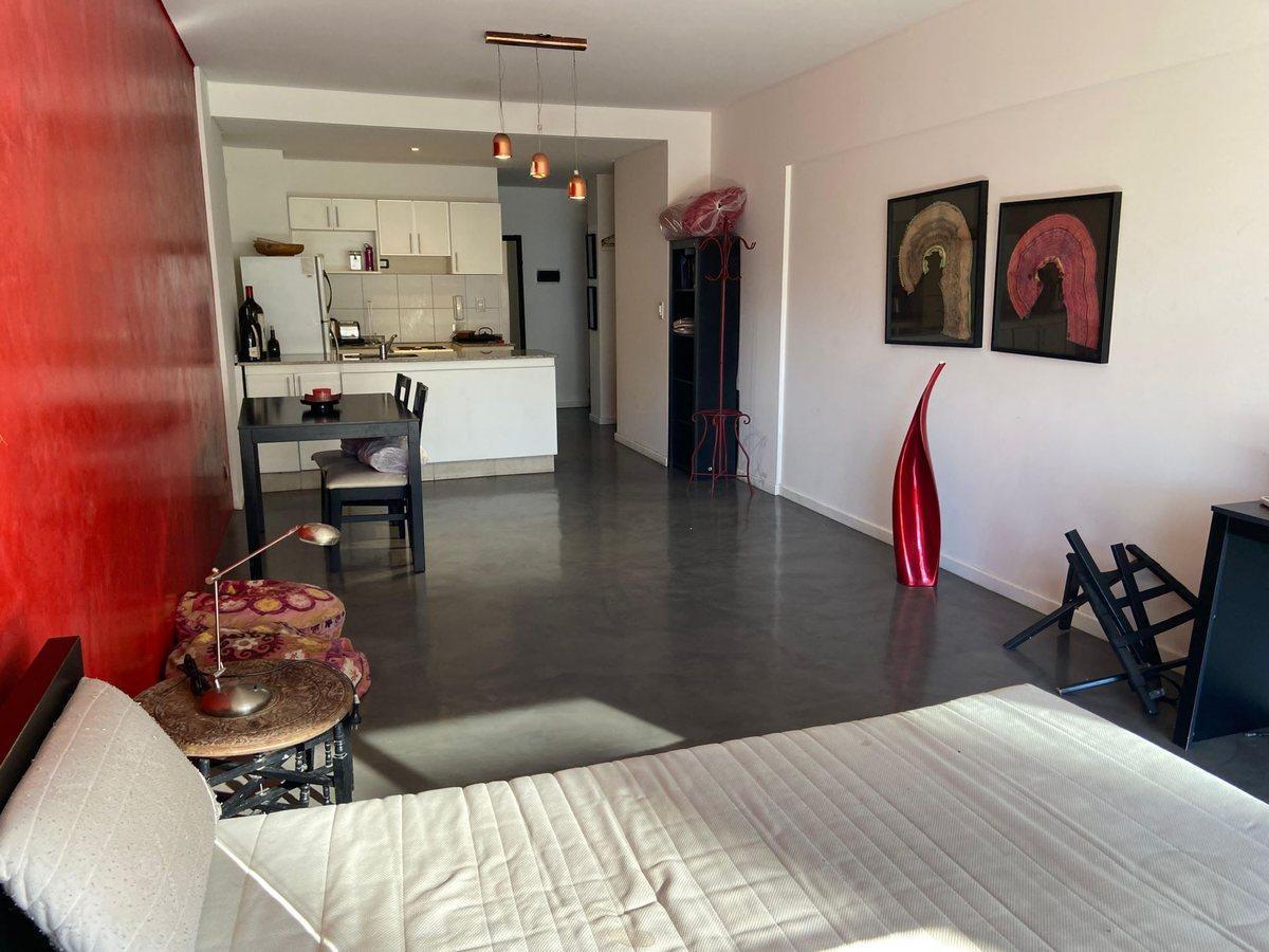 Квартира-студия с балконом в Monserrat